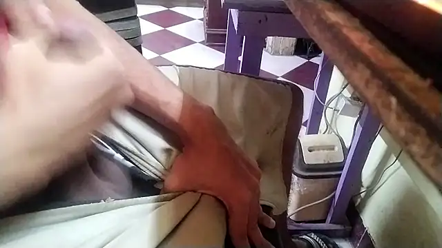 growing20yo online show from September 18, 2025, 10:24 pm