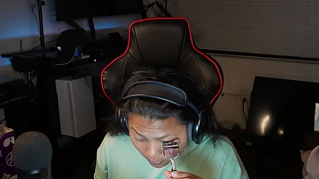 Bubbleliyah online show from February 2, 2025, 11:53 pm