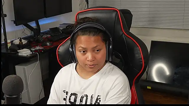 Bubbleliyah online show from February 26, 2025, 5:03 am