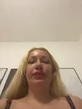 SofiaJoy online show from December 21, 2025, 10:10 pm