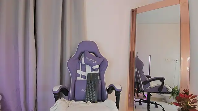 roxie gates  online show from February 1, 2026, 2:54 am