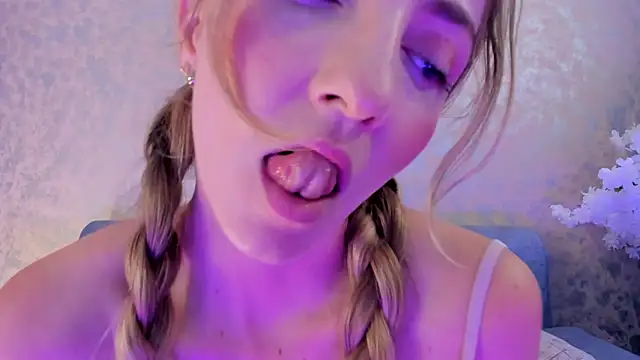BellaMarieX online show from May 1, 2026, 7:52 pm