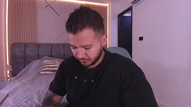 Snapshot of mister_miike chatting on March 14, 2026, 3:12 am mister miike online show from March 14, 2026, 3:12 am