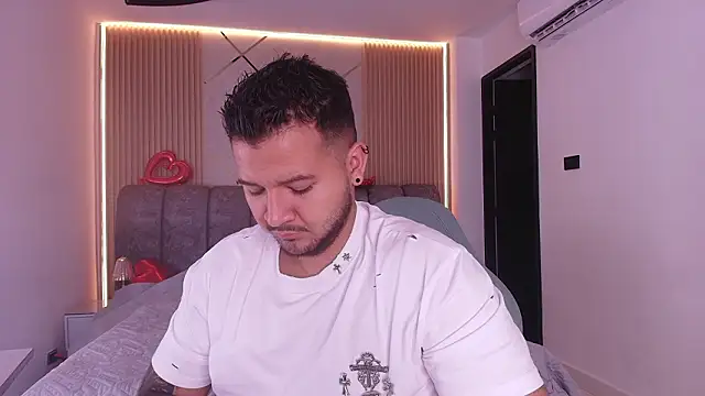 Snapshot of mister_miike chatting on February 21, 2026, 3:08 am mister miike online show from February 21, 2026, 3:08 am