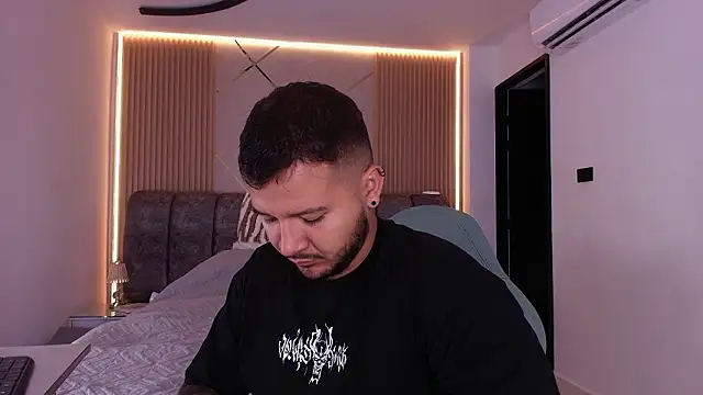 Snapshot of mister_miike chatting on March 18, 2026, 3:09 am mister miike online show from March 18, 2026, 3:09 am