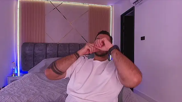 Snapshot of mister_miike chatting on February 14, 2026, 3:07 am mister miike online show from February 14, 2026, 3:07 am