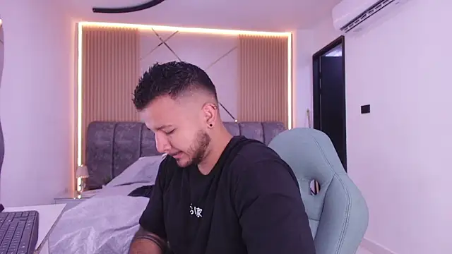 Snapshot of mister_miike chatting on March 16, 2026, 3:03 am mister miike online show from March 16, 2026, 3:03 am