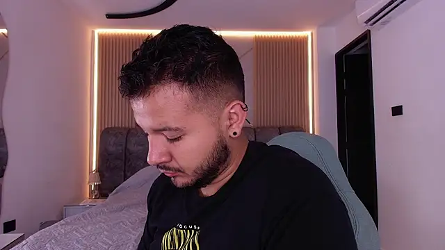 Snapshot of mister_miike chatting on March 21, 2026, 3:08 am mister miike online show from March 21, 2026, 3:08 am