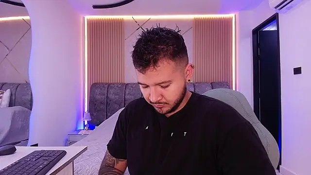 Snapshot of mister_miike chatting on March 20, 2026, 3:07 am mister miike online show from March 20, 2026, 3:07 am