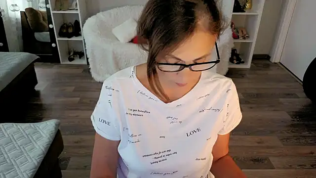 Snapshot of CaringSophie chatting on September 29, 2025, 7:59 am CaringSophie online show from September 29, 2025, 7:59 am