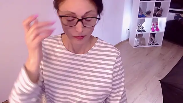 Snapshot of CaringSophie chatting on February 26, 2025, 2:05 pm CaringSophie online show from February 26, 2025, 2:05 pm