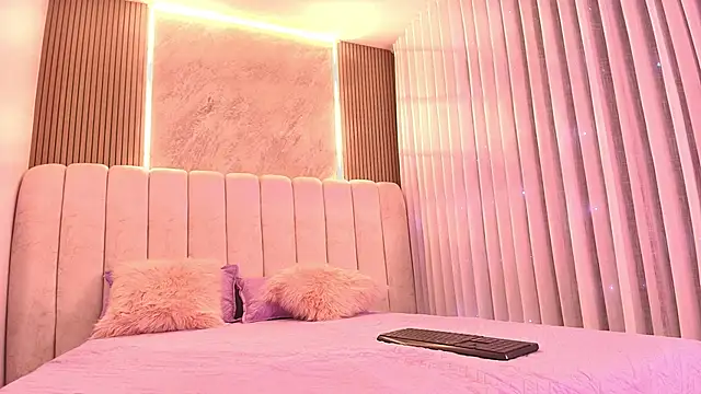 emyli sw  online show from December 5, 2025, 3:05 am