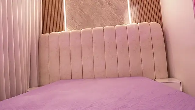 emyli sw  online show from April 22, 2026, 3:02 am