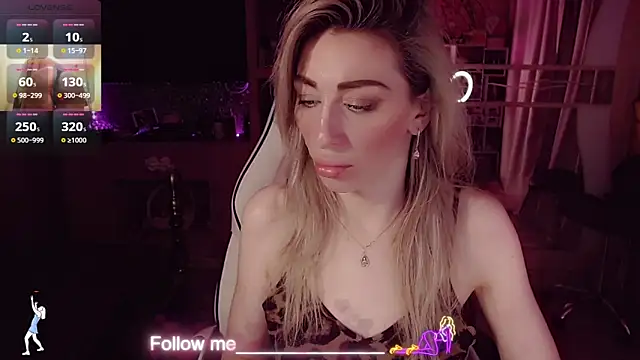AnnieGOld  online show from April 26, 2026, 5:32 pm