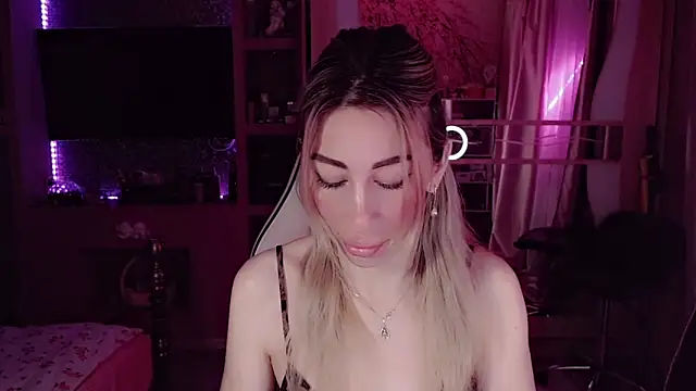 AnnieGOld  online show from May 24, 2026, 7:36 pm