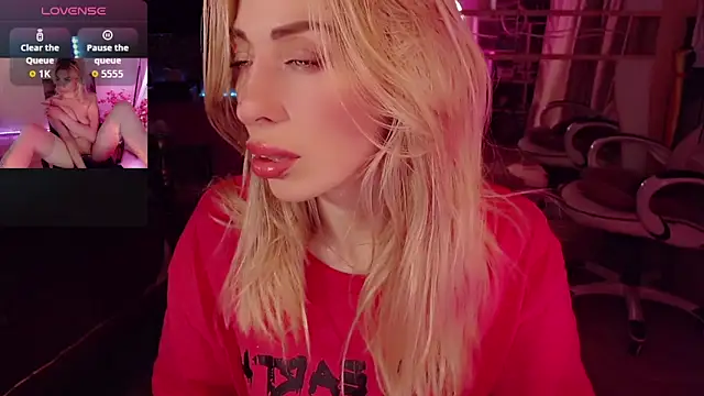 AnnieGOld  online show from October 17, 2025, 11:39 pm