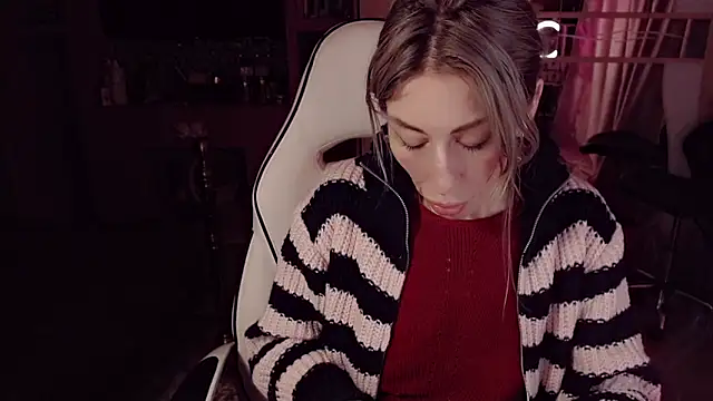 Snapshot of AnnieGOld_ chatting on March 9, 2026, 8:07 am AnnieGOld online show from March 9, 2026, 8:07 am