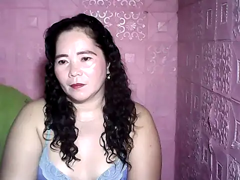 hotpusie 4u online show from November 15, 2025, 5:33 am