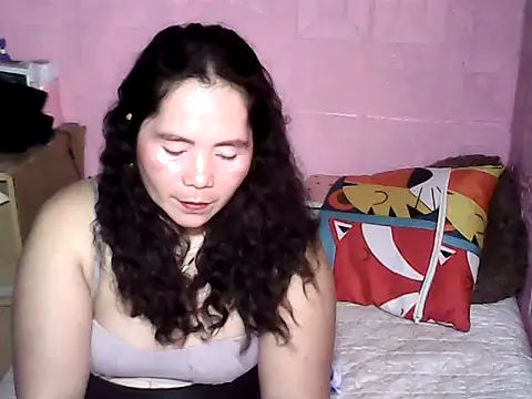 hotpusie 4u online show from October 13, 2025, 5:36 pm