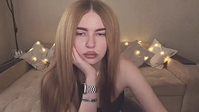 ViolettaLopez online show from October 19, 2025, 9:34 am