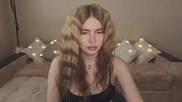 ViolettaLopez online show from September 24, 2025, 11:17 am