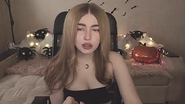 ViolettaLopez online show from October 29, 2025, 10:25 am