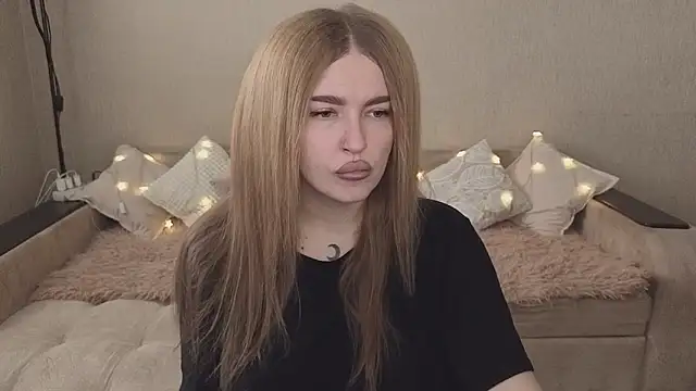 ViolettaLopez online show from September 29, 2025, 9:05 am