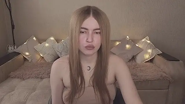 ViolettaLopez online show from November 7, 2025, 11:04 am