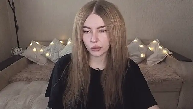 ViolettaLopez online show from October 25, 2025, 12:39 pm