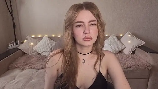 ViolettaLopez online show from June 17, 2026, 2:05 pm