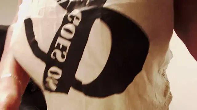 Snapshot of LaylaMilf chatting on March 13, 2026, 6:35 pm LaylaMilf online show from March 13, 2026, 6:35 pm