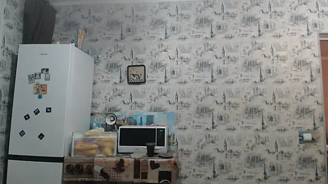 Amy August online show from November 10, 2025, 2:44 pm