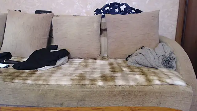 Amy August online show from December 1, 2025, 10:38 am