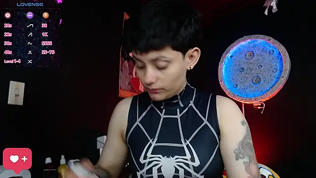 girl intense444 online show from June 12, 2026, 12:58 pm