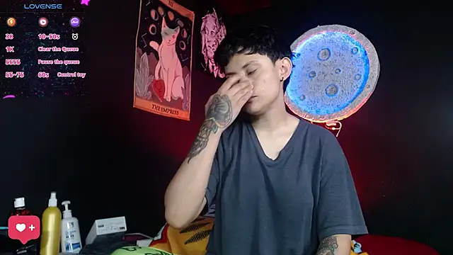girl intense444 online show from June 17, 2026, 1:54 pm