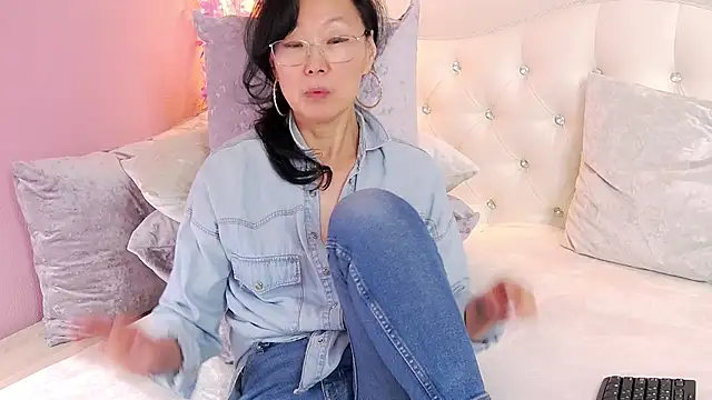 Asian legs online show from May 4, 2026, 10:18 am
