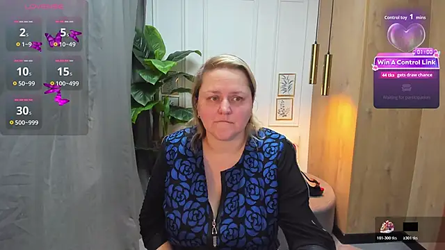 ScarlettSoft online show from February 26, 2026, 5:18 am