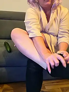 germanwoman01 online show from September 14, 2025, 10:59 am