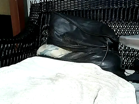 HungHawaiian808xh online show from February 22, 2025, 7:01 am