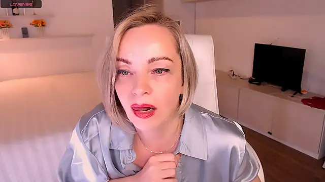 Tilly Eliot online show from November 7, 2025, 8:13 pm