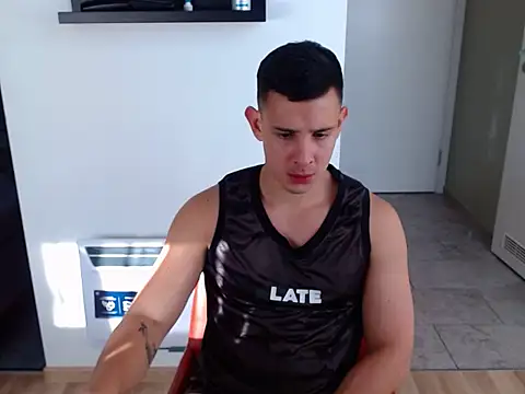 isaacgomez21 online show from February 12, 2025, 10:35 am