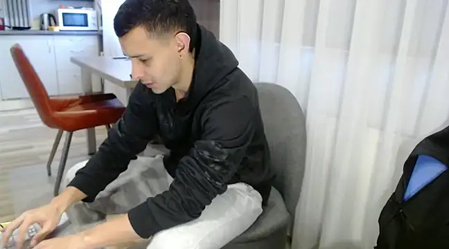 isaacgomez21 online show from January 31, 2025, 7:50 am