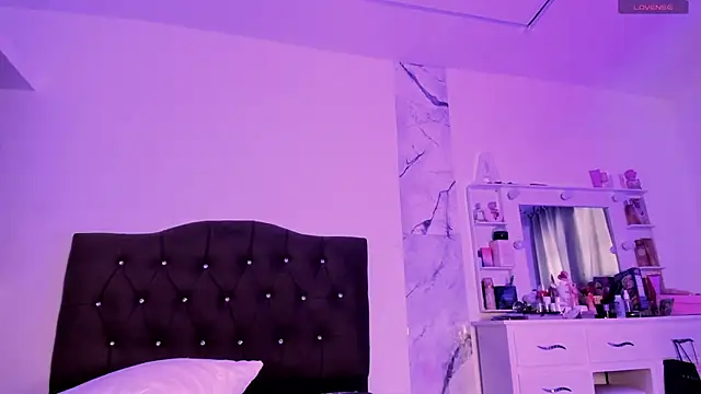 alysson 18 online show from July 18, 2026, 1:09 pm