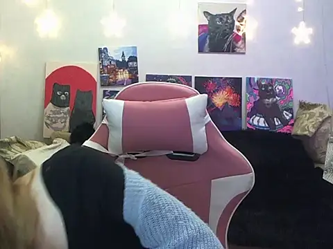 SecretSophia online show from October 31, 2025, 1:08 pm