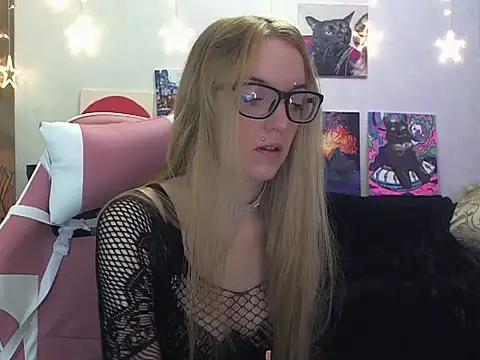 SecretSophia online show from November 10, 2025, 5:51 pm