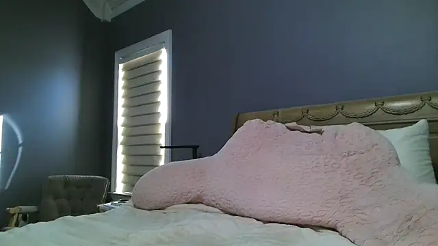 Lisaisluscious online show from February 13, 2026, 3:45 pm