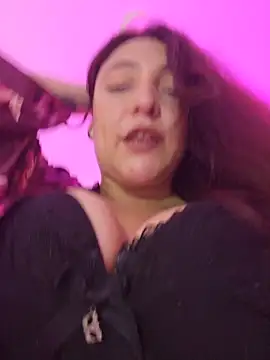 VickyHoult online show from May 2, 2026, 12:49 am