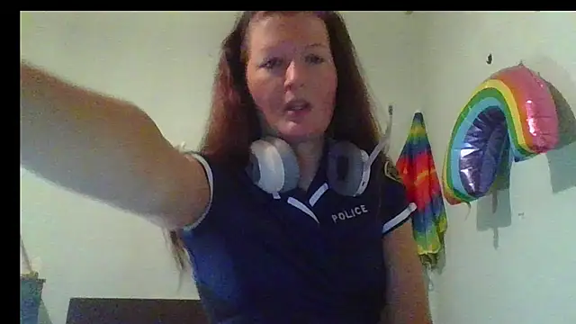 Analimado18 online show from September 25, 2025, 9:32 pm