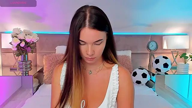 MiaMuse online show from July 5, 2026, 7:10 pm