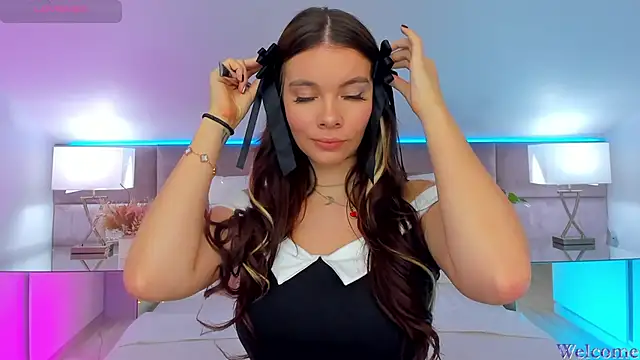 MiaMuse online show from October 18, 2025, 7:27 pm